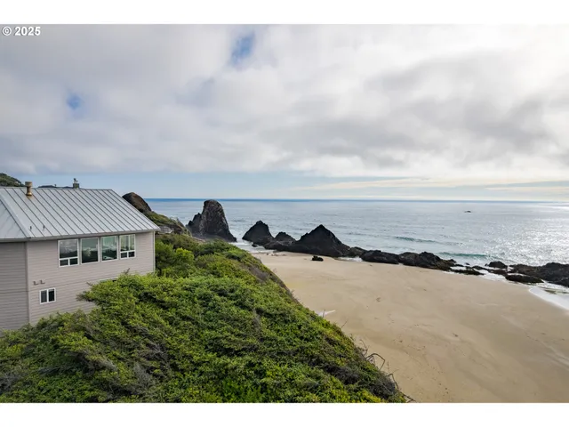 $1,450,000 | 10350 Northwest Pacific Coast Highway, Seal Rock, OR 97376