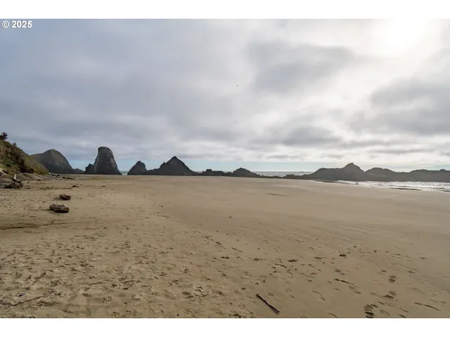 $1,450,000 | 10350 Northwest Pacific Coast Highway, Seal Rock, OR 97376