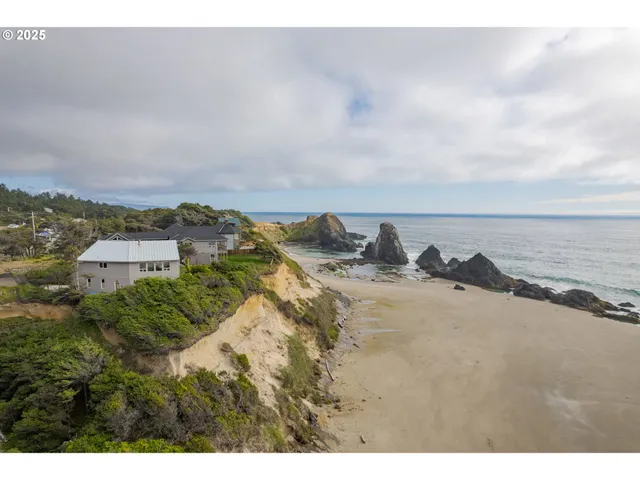 $1,450,000 | 10350 Northwest Pacific Coast Highway, Seal Rock, OR 97376