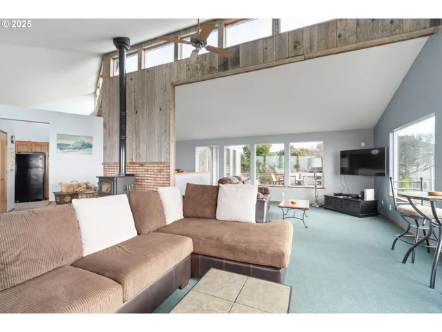 $1,450,000 | 10350 Northwest Pacific Coast Highway, Seal Rock, OR 97376