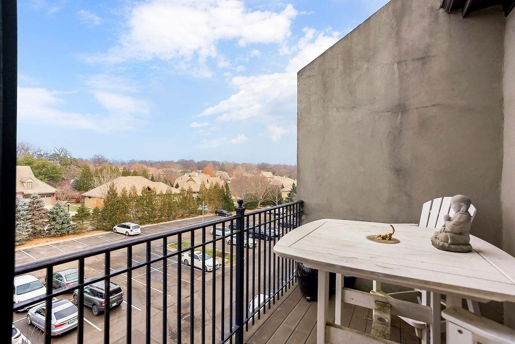 10531 Mission Road, Unit 301 Leawood, KS 66206 - Photo 8 of 29
