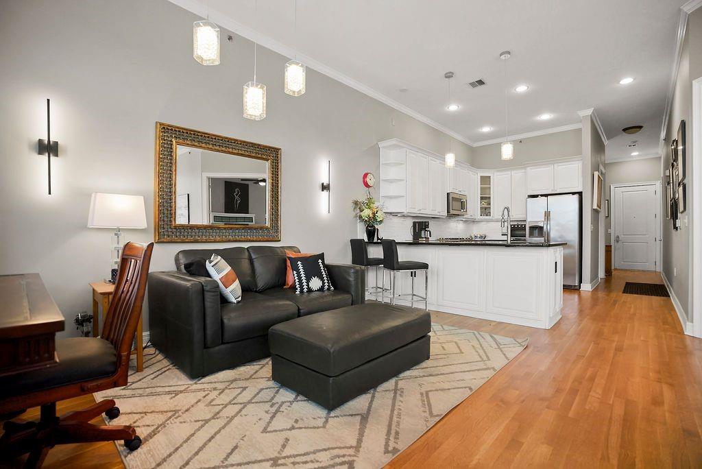 10531 Mission Road, Unit 301 Leawood, KS 66206 - Photo 9 of 29