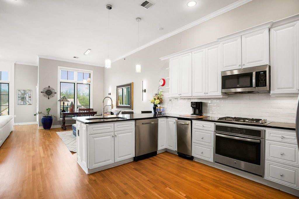 10531 Mission Road, Unit 301 Leawood, KS 66206 - Photo 10 of 29