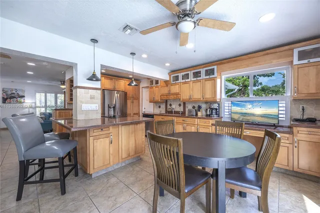 $10,000 | 1690 Northeast 25th Avenue, Pompano Beach, FL 33062