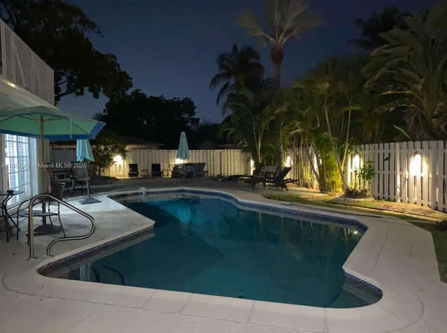 $10,000 | 1690 Northeast 25th Avenue, Pompano Beach, FL 33062