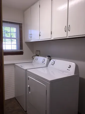 $1,900 | 2 Sweetbriar Court, South Elgin, IL 60177