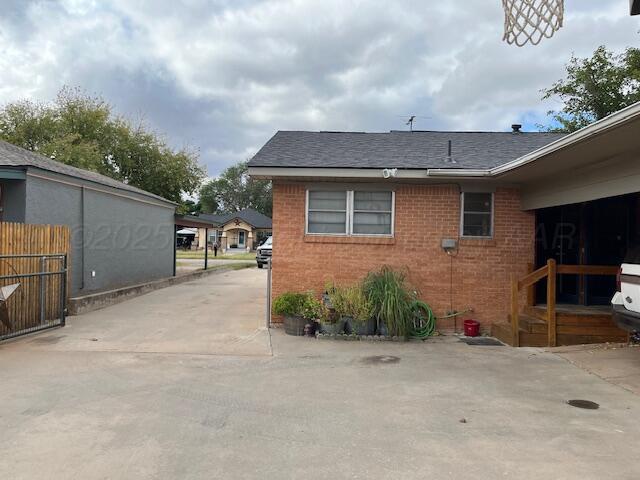 622 North 14th Street Memphis, TX 79245 - Photo 22 of 29 a view of a house with backyard and sitting area
