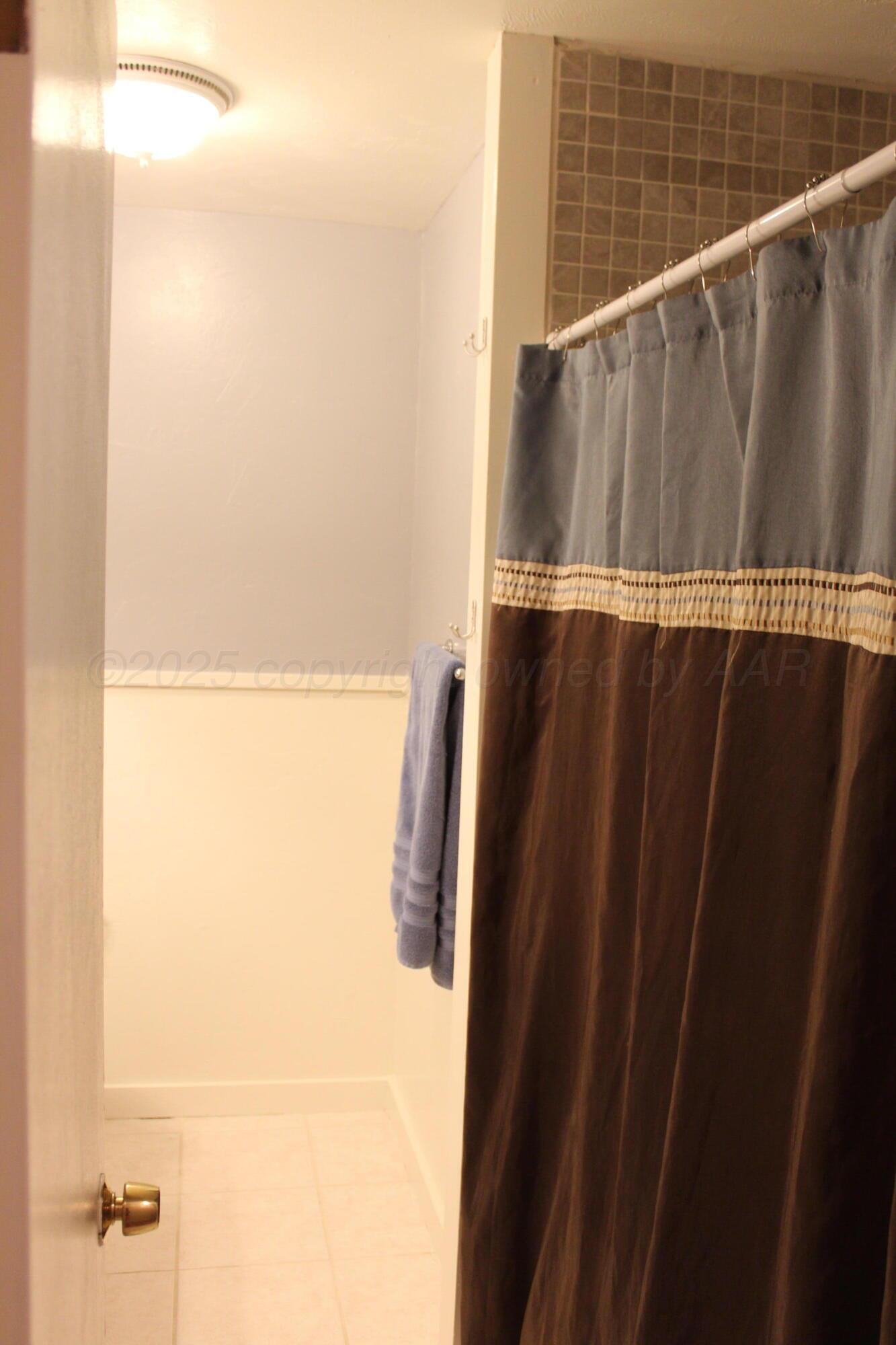 622 North 14th Street Memphis, TX 79245 - Photo 8 of 29 a view of walk in closet