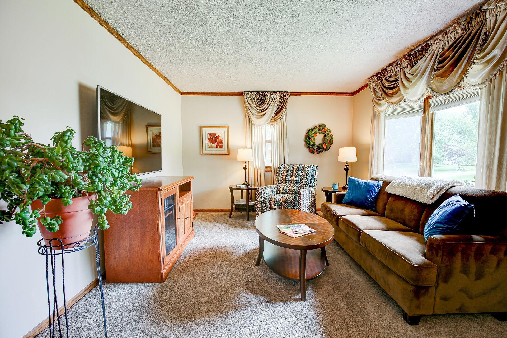 1681 Hillview Road Shoreview, MN 55126 - Photo 4 of 21 Gallery Image 4