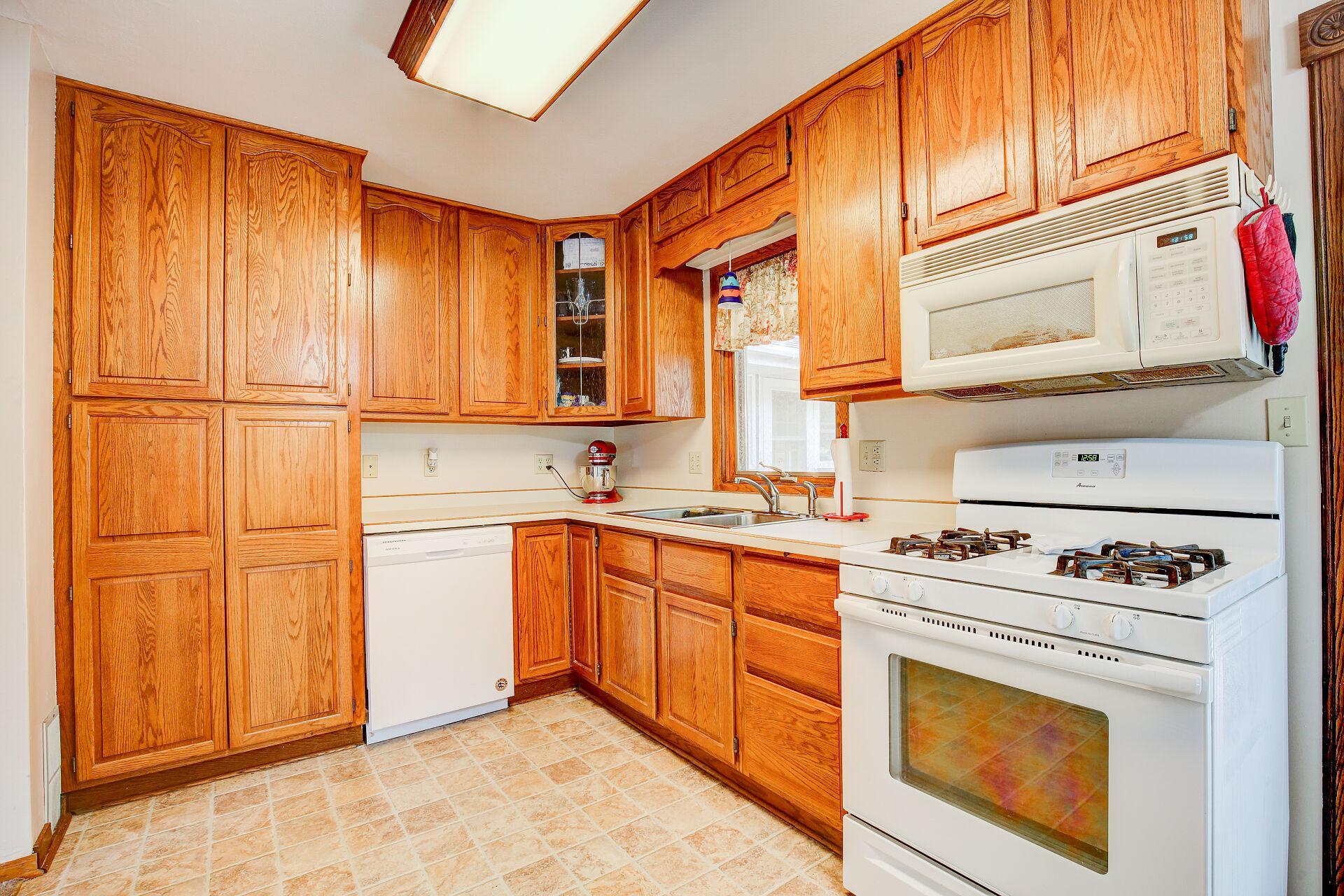 1681 Hillview Road Shoreview, MN 55126 - Photo 6 of 21 Gallery Image 6
