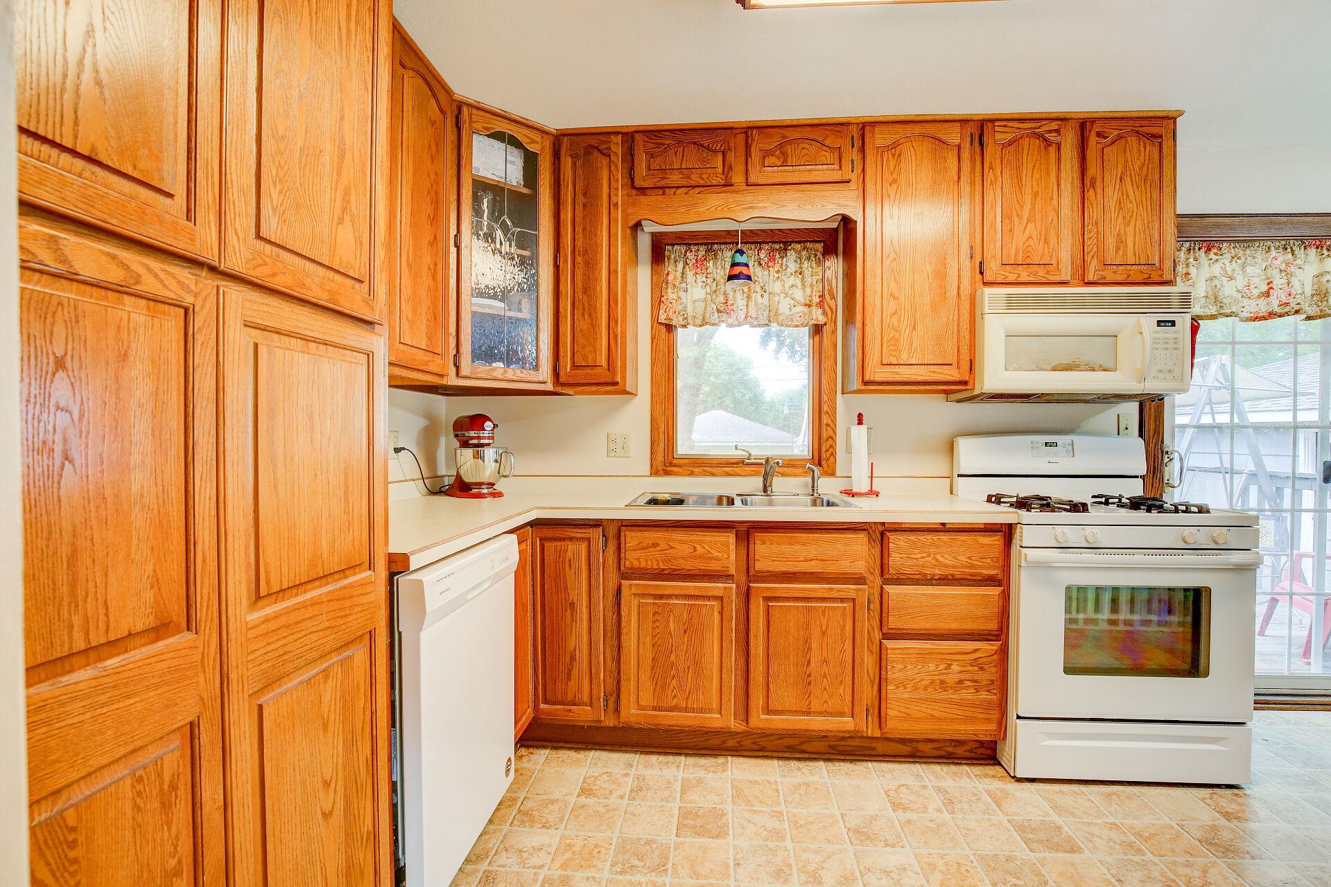 1681 Hillview Road Shoreview, MN 55126 - Photo 9 of 21 Gallery Image 9