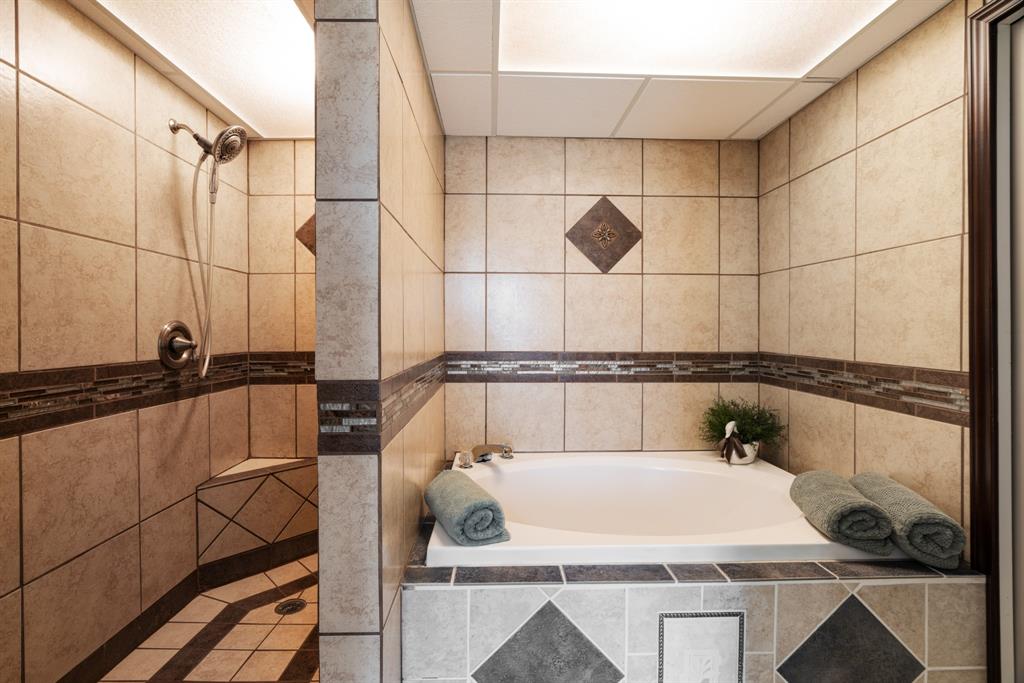 374 County Road Paris, TX 75462 - Photo 15 of 38 a bathroom with a sink and a bathtub