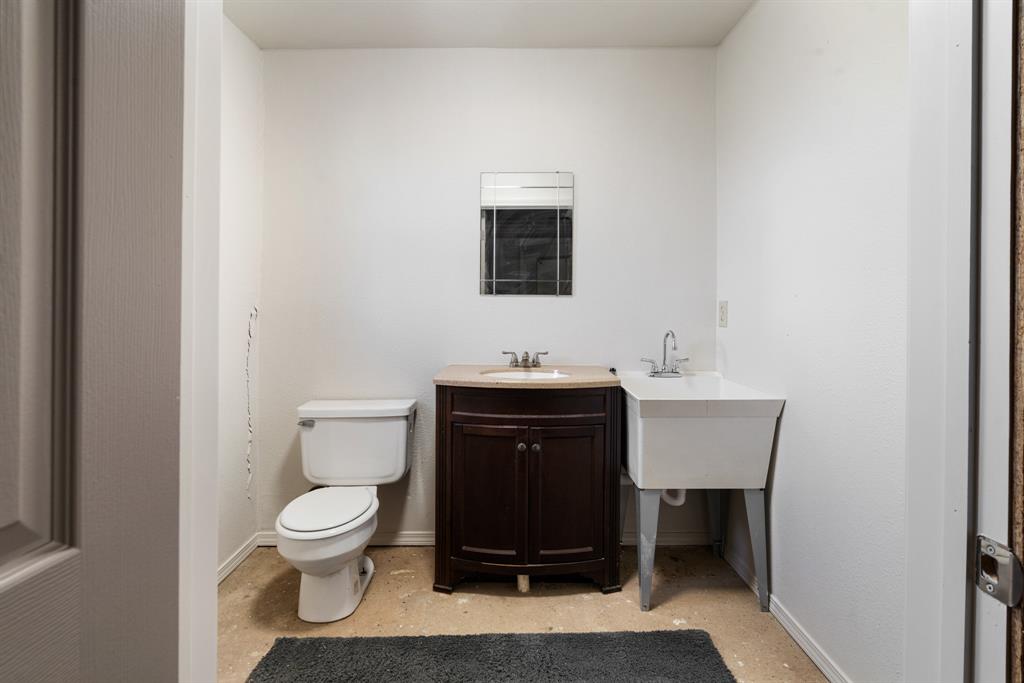 374 County Road Paris, TX 75462 - Photo 23 of 38 a bathroom with a toilet sink and mirror