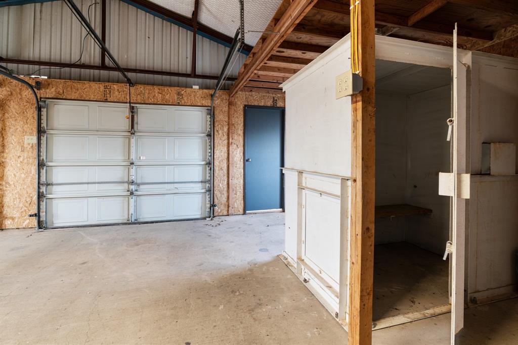 374 County Road Paris, TX 75462 - Photo 37 of 38 a view of front door