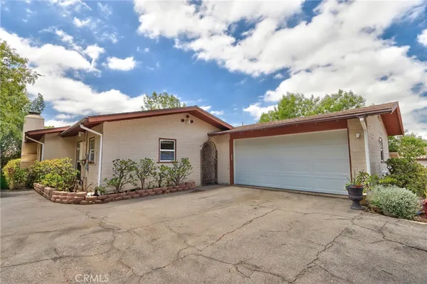 $1,100,000 | 1645 Hannalei Drive, Vista, CA 92083