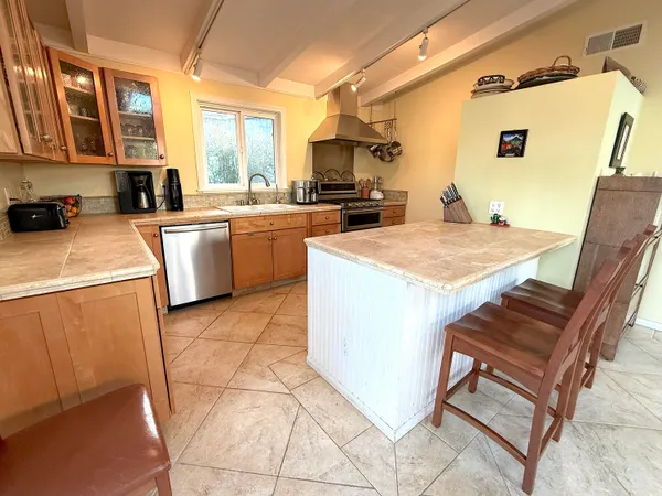 $5,500 | 318 Palisades Drive, Unit MAIN HOUSE), Santa Barbara, CA 93109