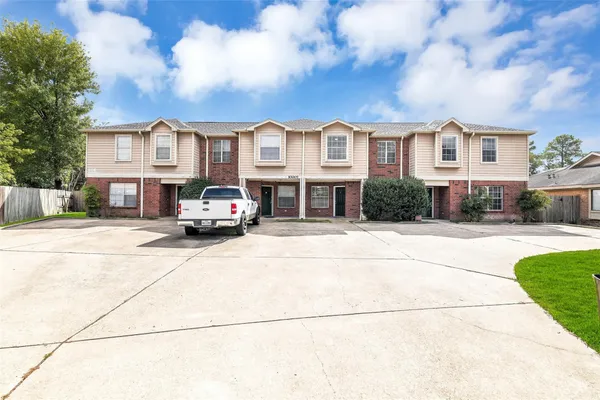 $649,500 | 10007 Emerald Creek Drive, Houston, TX 77070