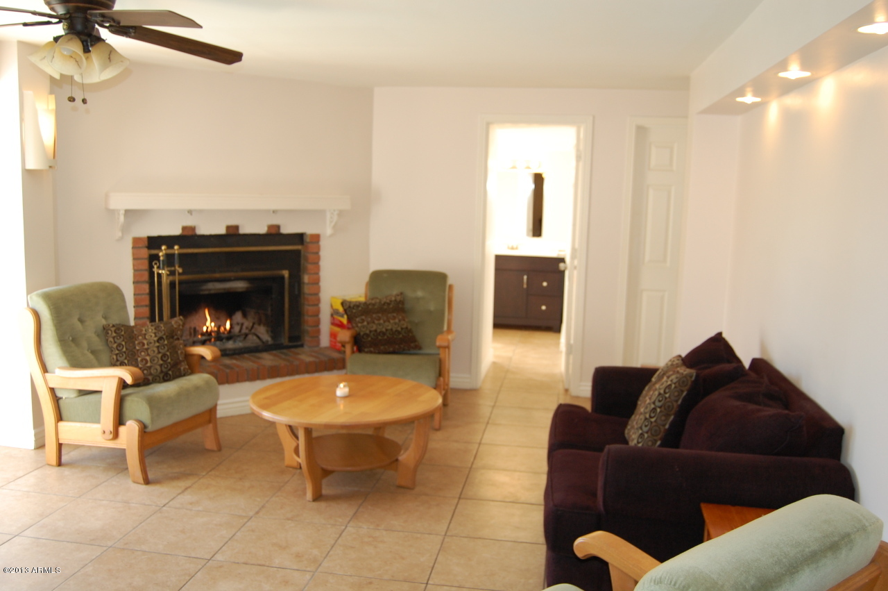 3507 East Hearn Road Phoenix, AZ 85032 - Photo 12 of 15 Living Room