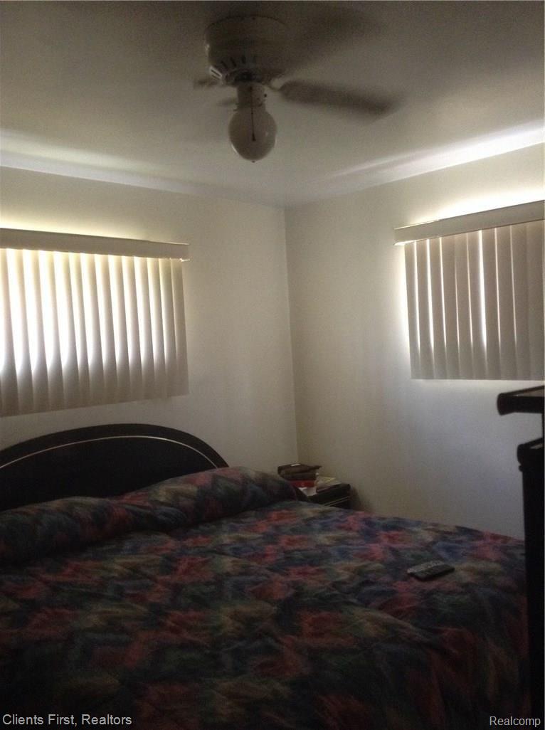20270 Huntington Road Detroit, MI 48219 - Photo 17 of 23 Master bedroom