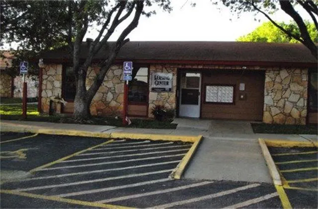 $729 | 3100 Ave Q, Hondo, TX 78861