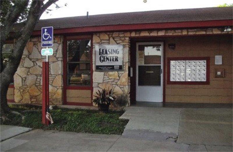 3100 Ave Q Hondo, TX 78861 - Photo 4 of 6