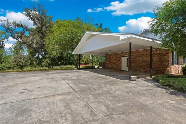 $459,000 | 324 Northeast Fraleigh Drive, Madison, FL 32340