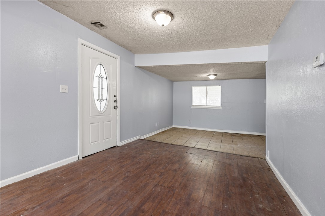 4212 Knoll Drive Waco, TX 76708 - Photo 3 of 21