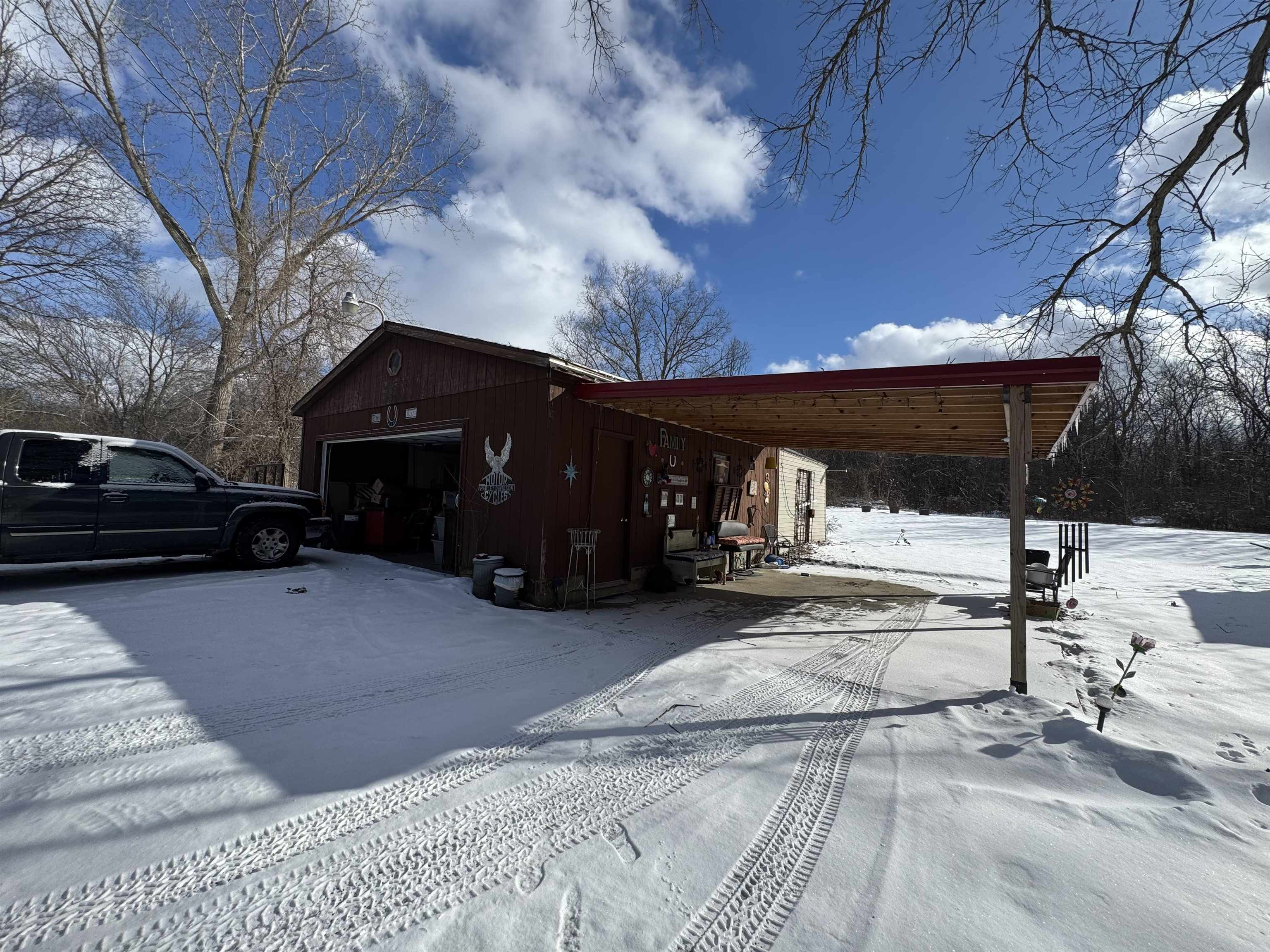 2138 Lavelle Road Flint, MI 48504 - Photo 3 of 20 50165091-9bd115de-be45-4b8c-bcc0-c9d270426344.JPG