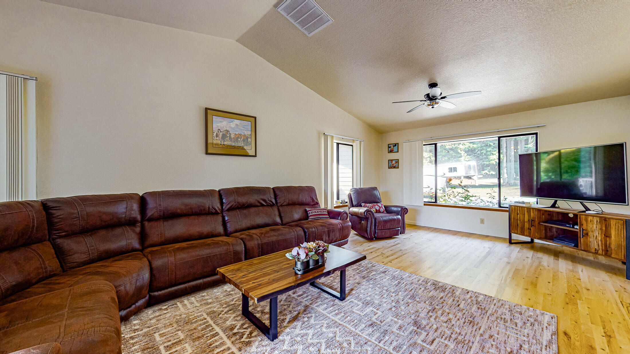 2727 Rio Vista Lane Rio Dell, CA 95562 - Photo 15 of 80 20_2727_Rio_Vista_Lane_Rio_Dell219_mls