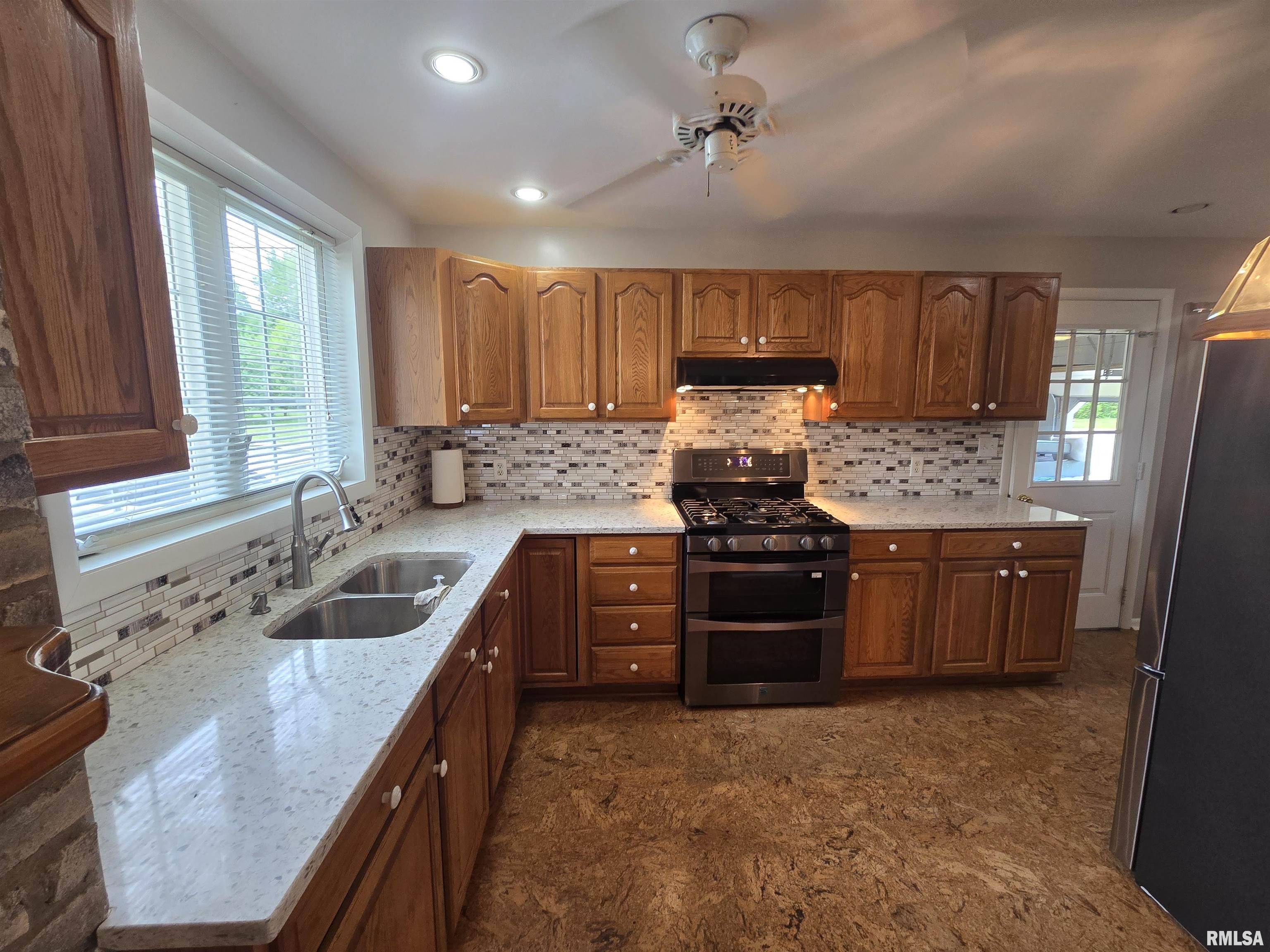 108 School Street Washington, IL 61571 - Photo 21 of 62