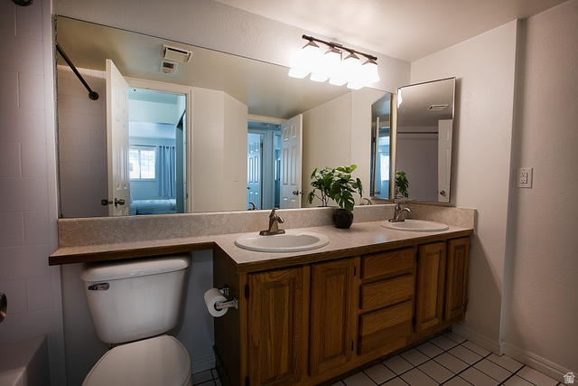 650 South Main Street, Unit 6103 Bountiful, UT 84010 - Photo 16 of 25 Bathroom with double vanity,