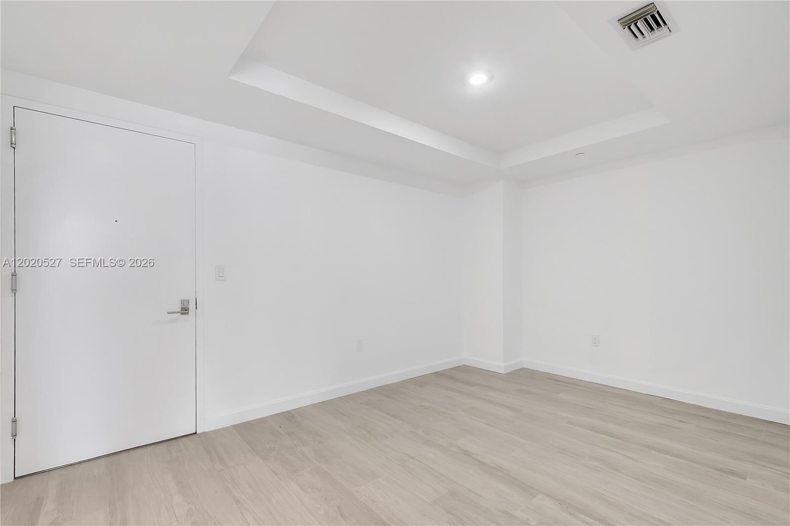 45 Southwest 9th Street, Unit 2105 Miami, FL 33130 - Photo 12 of 27 a view of a room