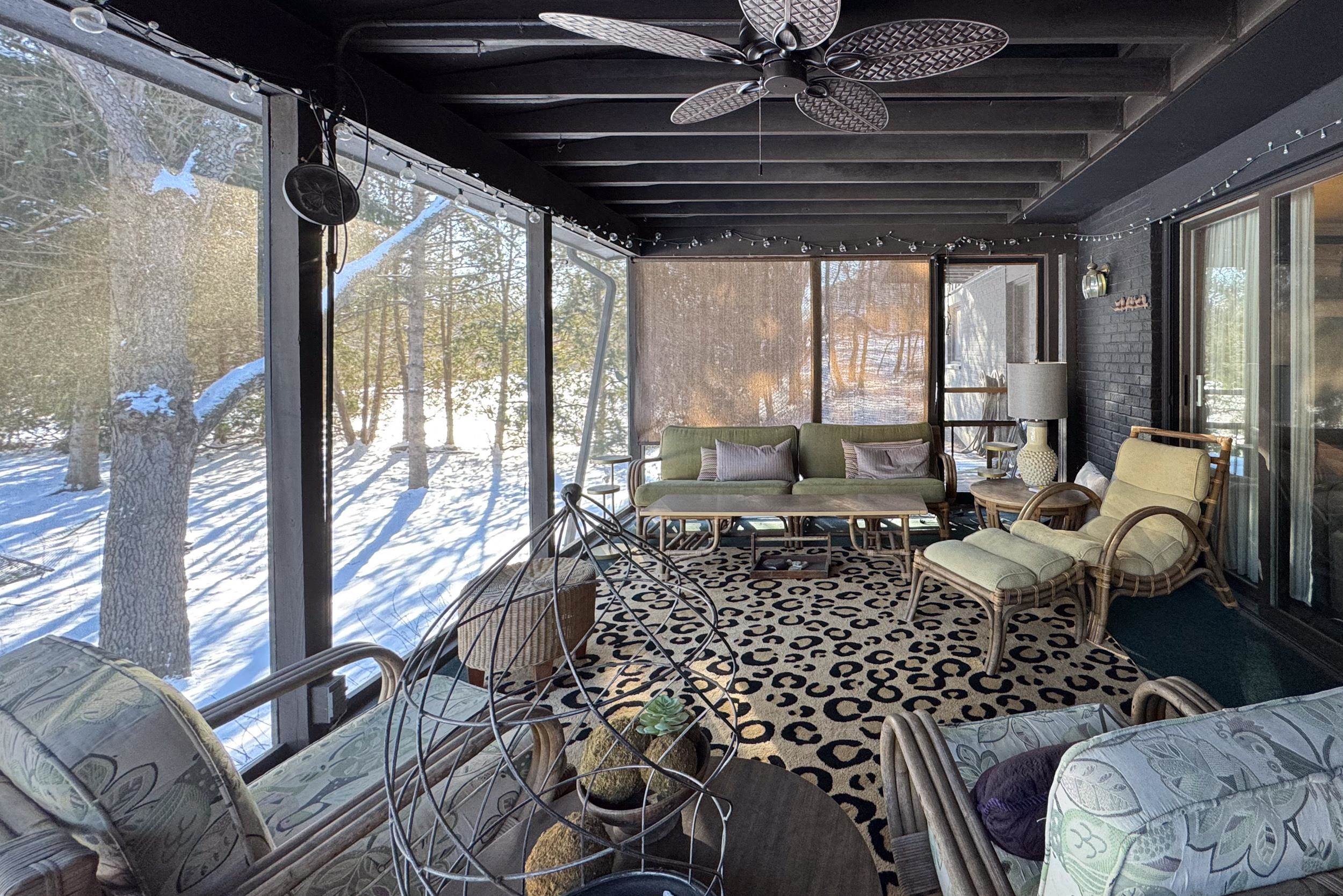 6811 West Gate Road Roscoe, IL 61073 - Photo 51 of 61 a living room with furniture