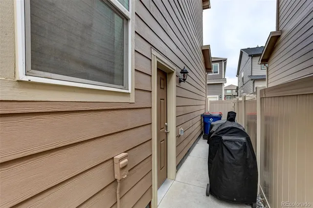a view of a back yard of the house