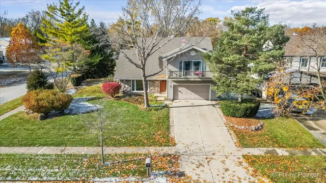 $425,000 | 900 Sarasota Lane, Crystal Lake, IL 60014