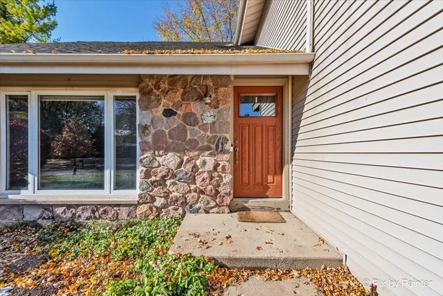 $425,000 | 900 Sarasota Lane, Crystal Lake, IL 60014