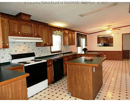 691 Joyce Road Scott Depot, WV 25560 - Photo 4 of 16 Kitchen.