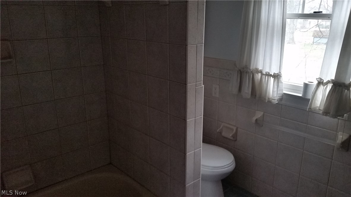 4207 Sheridan Road Youngstown, OH 44514 - Photo 8 of 14