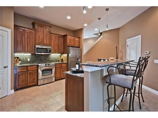 $2,295 | 9122 Balcones Club Drive, Unit 6, Austin, TX 78750