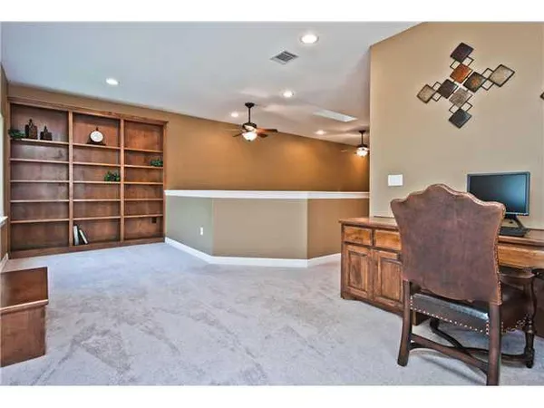 $2,295 | 9122 Balcones Club Drive, Unit 6, Austin, TX 78750