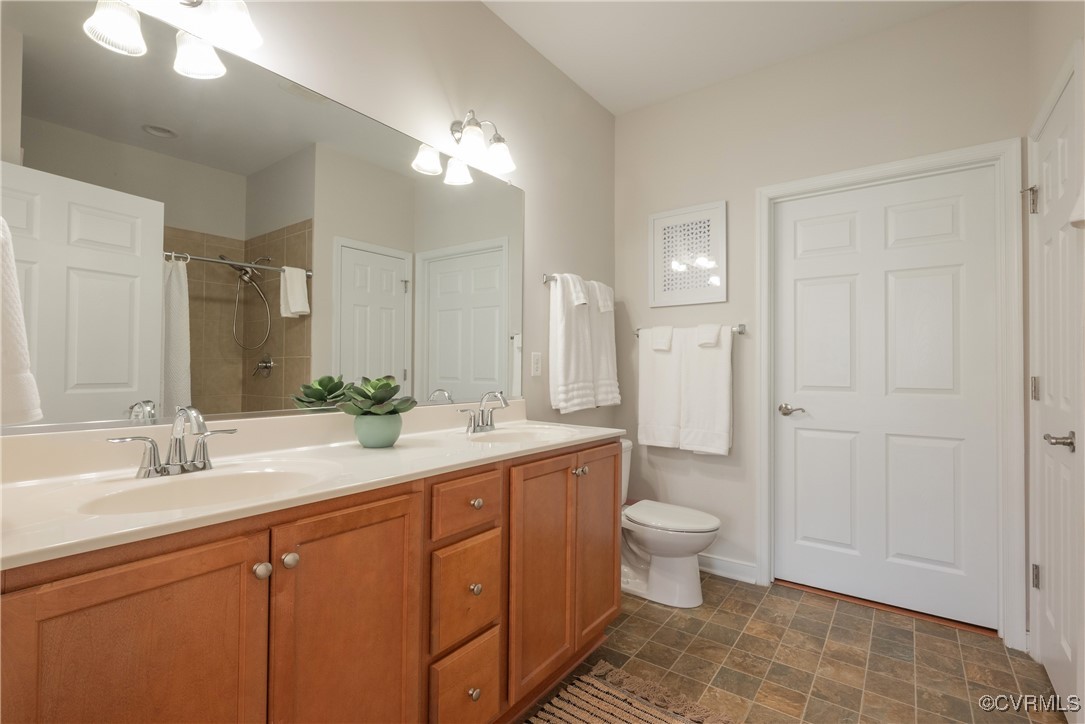 8116 Old Glen Dale Court Mechanicsville, VA 23116 - Photo 23 of 50 Primary Bathroom
