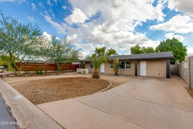 a view of a house with entertaining space