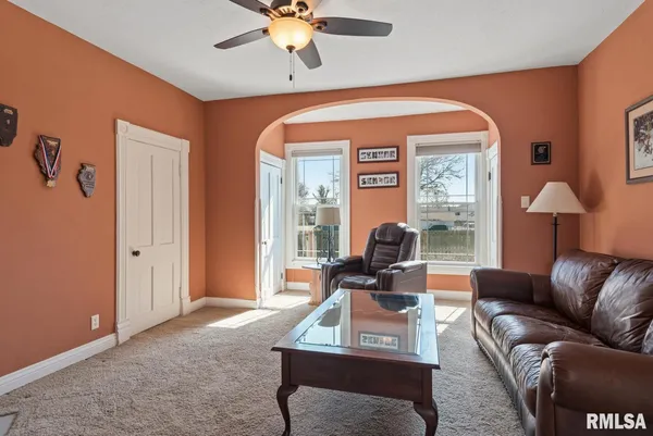 $350,000 | 1618 South Main Street, Jacksonville, IL 62650
