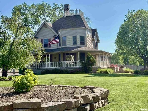 $350,000 | 1618 South Main Street, Jacksonville, IL 62650