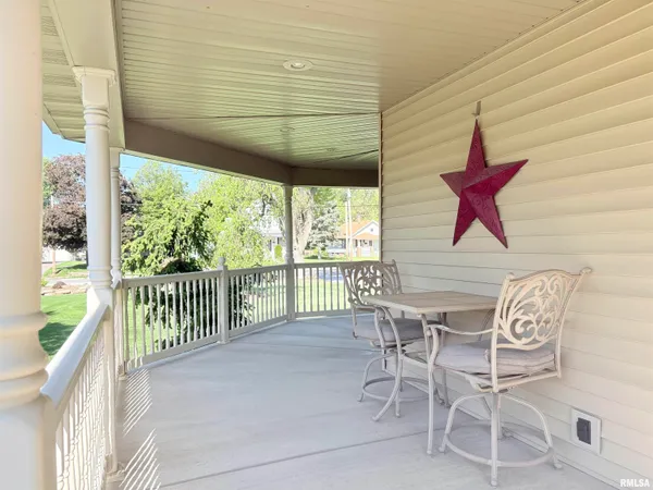 $350,000 | 1618 South Main Street, Jacksonville, IL 62650