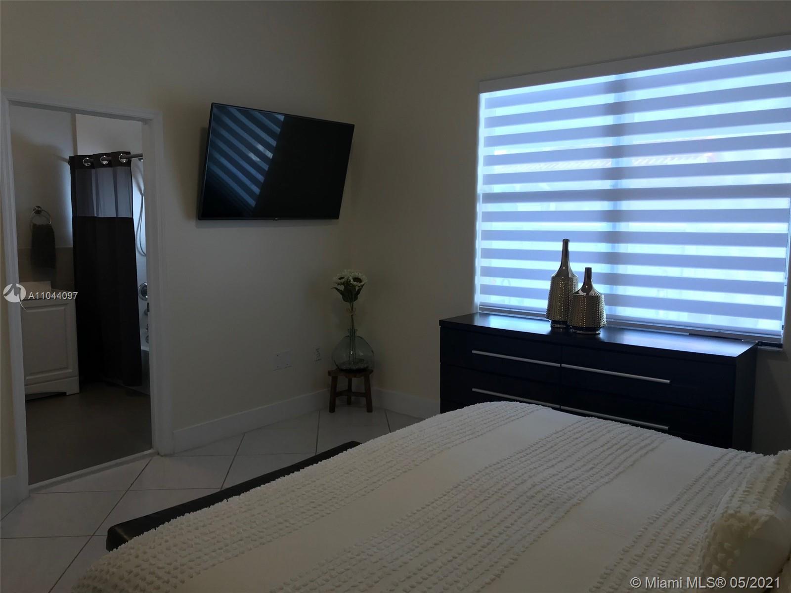 16057 Southwest 68th Street Miami, FL 33193 - Photo 19 of 34