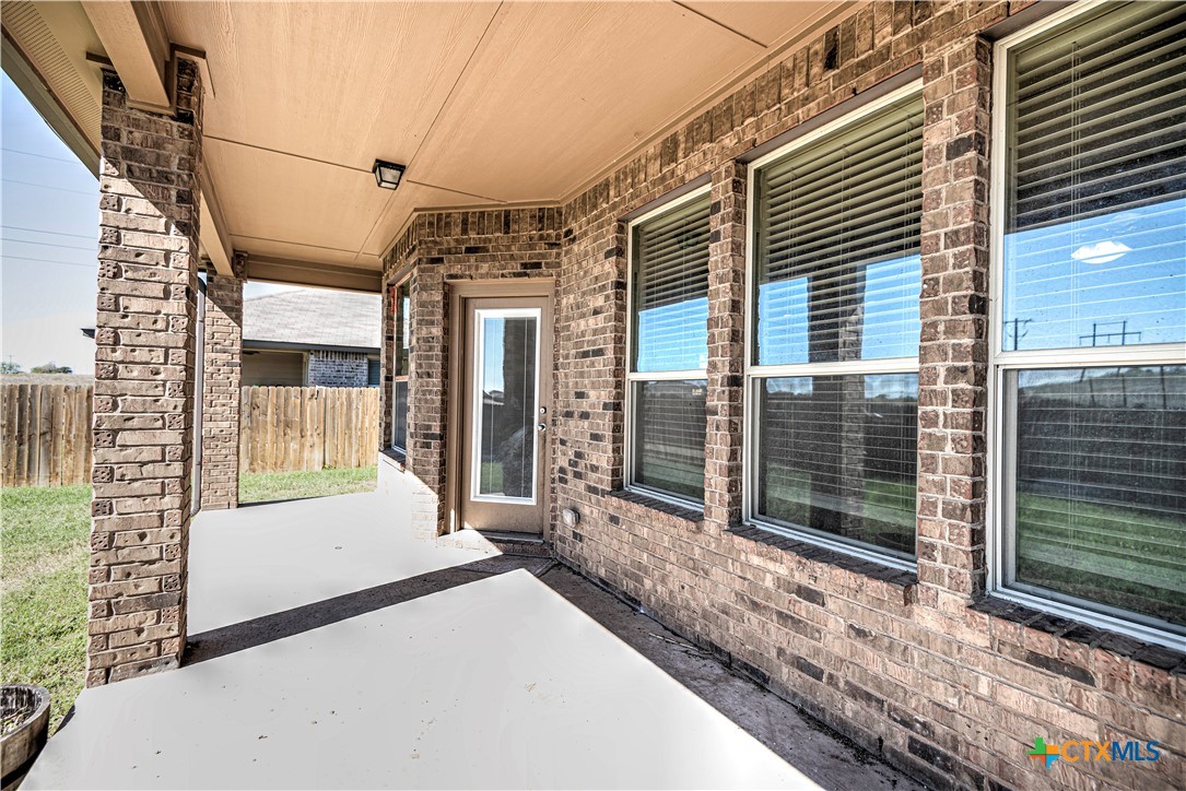 9207 Lake Pointe Drive Temple, TX 76502 - Photo 37 of 42 a view of a balcony with door