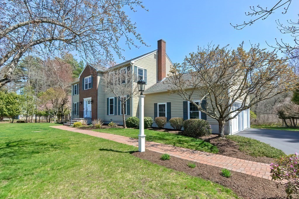 18 Oriole Road Medfield, MA 02052 - Photo 2 of 42 Gallery Image 2
