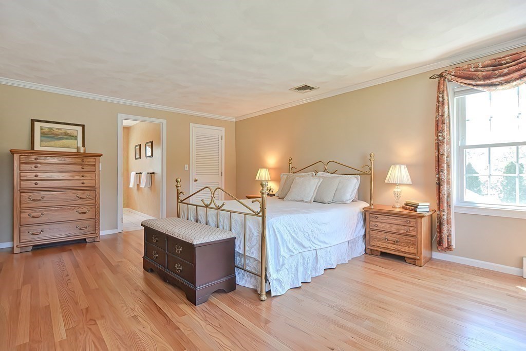 18 Oriole Road Medfield, MA 02052 - Photo 21 of 42 Gallery Image 21