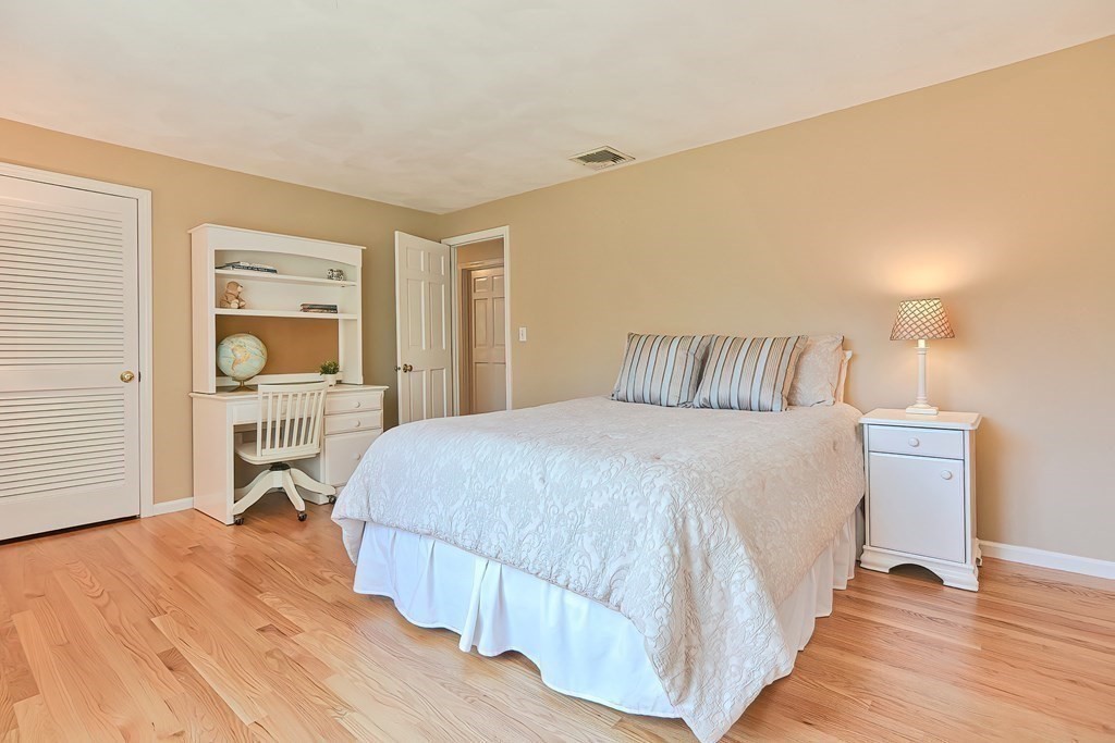 18 Oriole Road Medfield, MA 02052 - Photo 27 of 42 Gallery Image 27